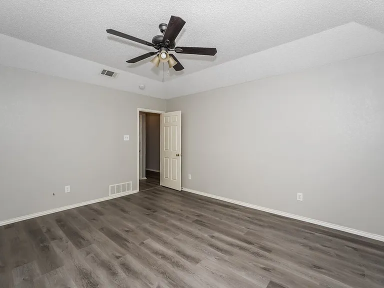 709 Daniels Dr — Photo 11