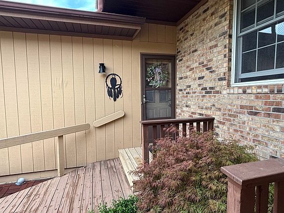 3rd image of 589 Churchgrove Rd