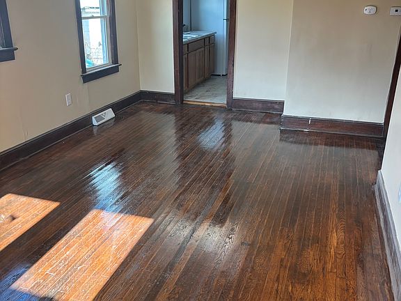 2nd image of 225 N Chestnut St