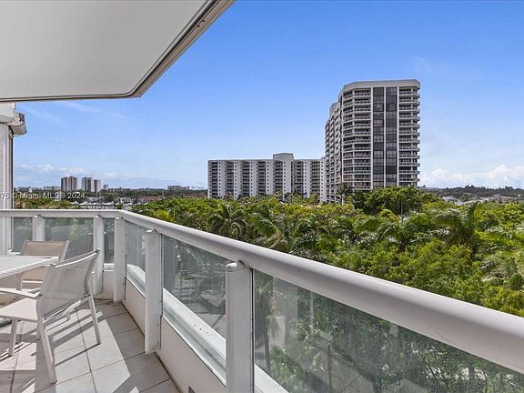 3rd image of 21205 Yacht Club Dr APT 708