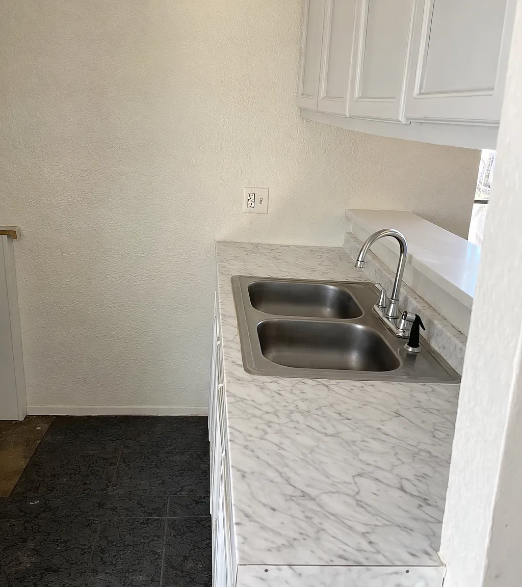 2 bed, 724 sqft, $900 — Photo 2