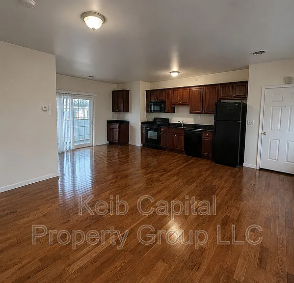 130 Warren St #2C — Photo 3