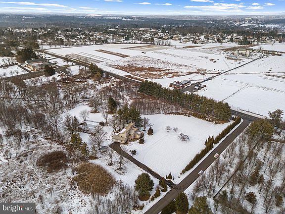 3rd image of 6 Creekside Dr