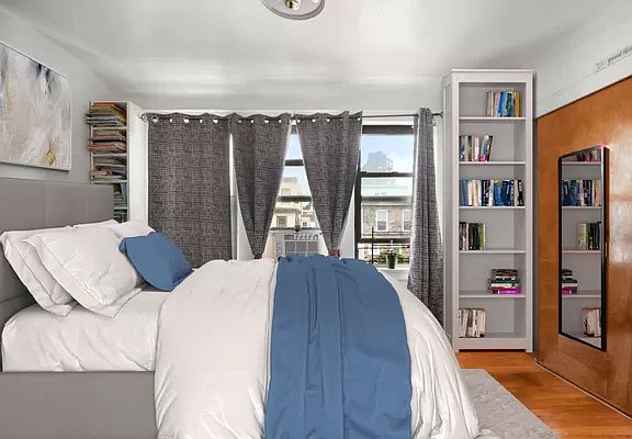 4th image of 2053 Haviland Ave