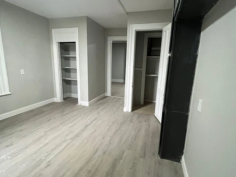 684 2nd Ave #1R — Photo 2