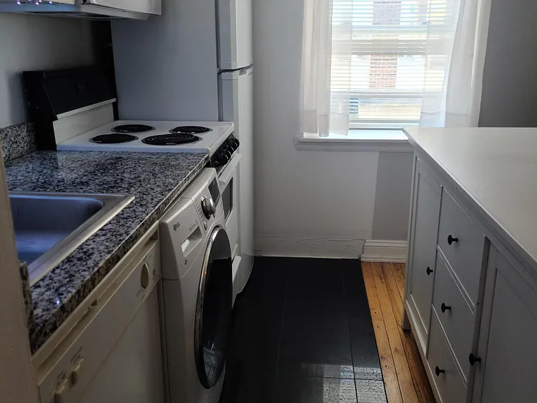 1723 Spruce St #4R — Photo 3