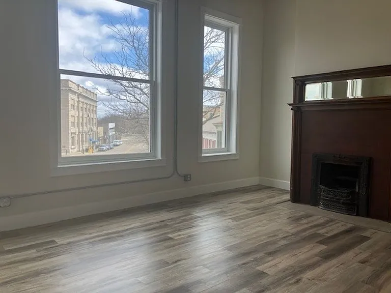 133-149 E Chestnut St — Photo 7