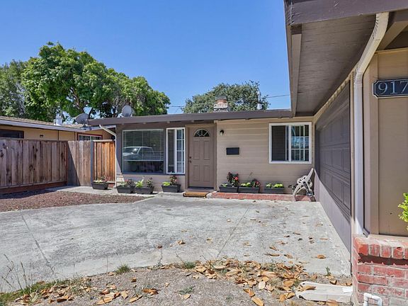 2nd image of 917 Blazingwood Dr