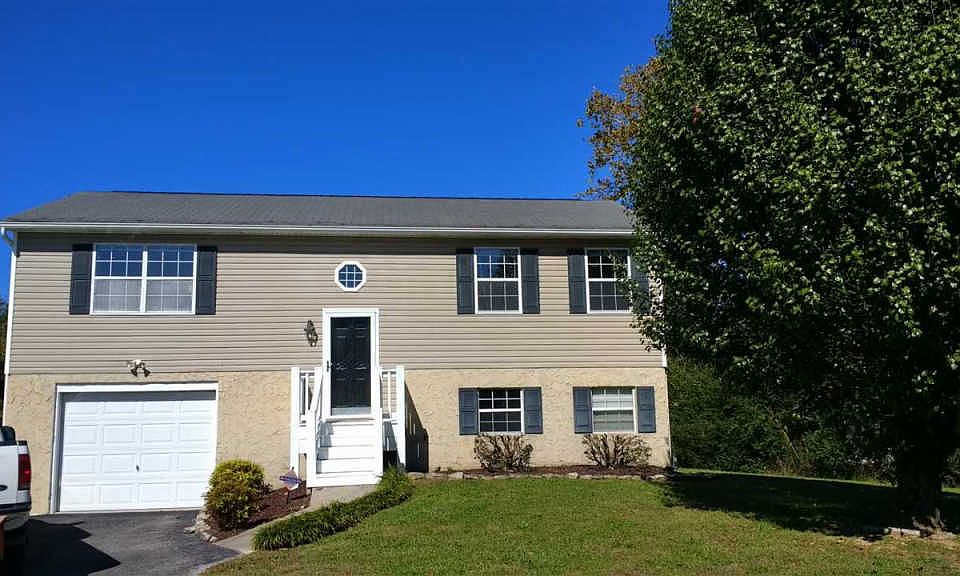 1st image of 678 Crab Apple Ln SE