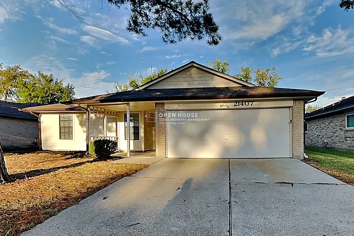 3 bed, 2.0 bath, 1452 sqft, $1,875 — Photo 1
