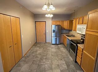 1590 Parkwood Dr APT 104, Woodbury, MN 55125