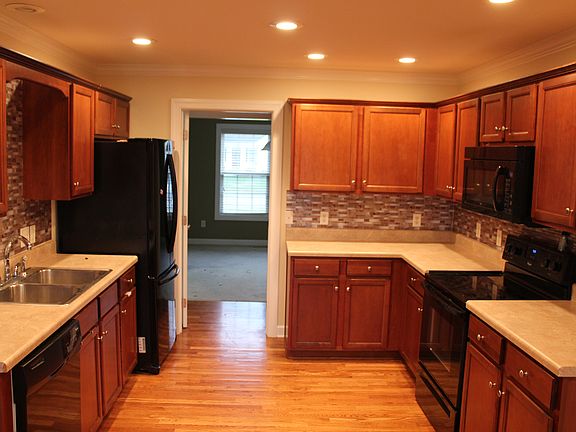 2nd image of 3747 Woodbridge Ln