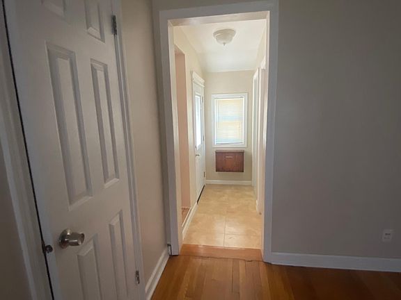 4th image of 335 Willow Dr