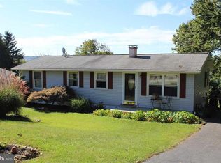 29 Schoolhouse Ln, Windsor, PA 17366