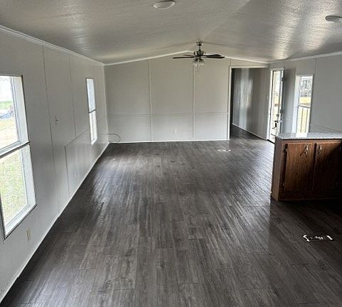 4th image of 5229 Clover Ln