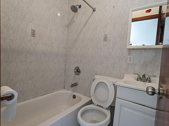 4th image of 76 Clifton Ave Floor 2