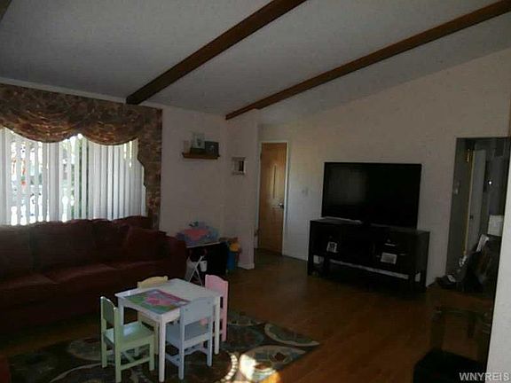 3rd image of 222 Pinewoods Ave