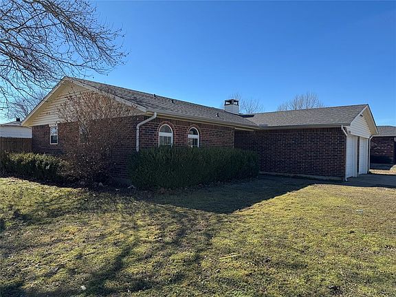 2nd image of 1028 N Arlington Dr