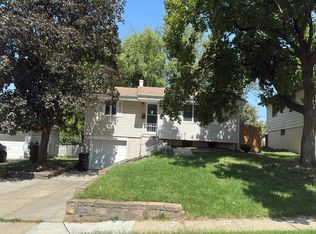 7814 Parker St, Omaha, NE 68114