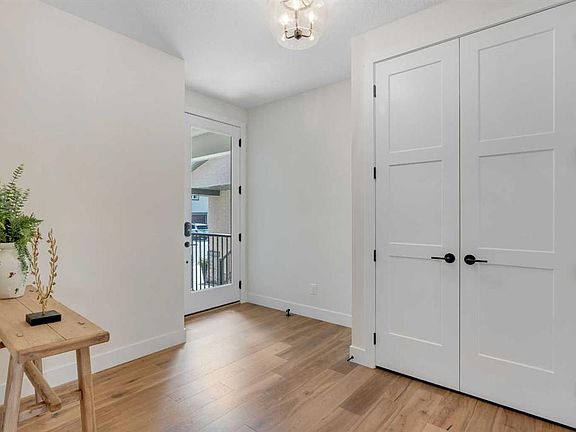 2nd image of 236 S Marina Grv SE