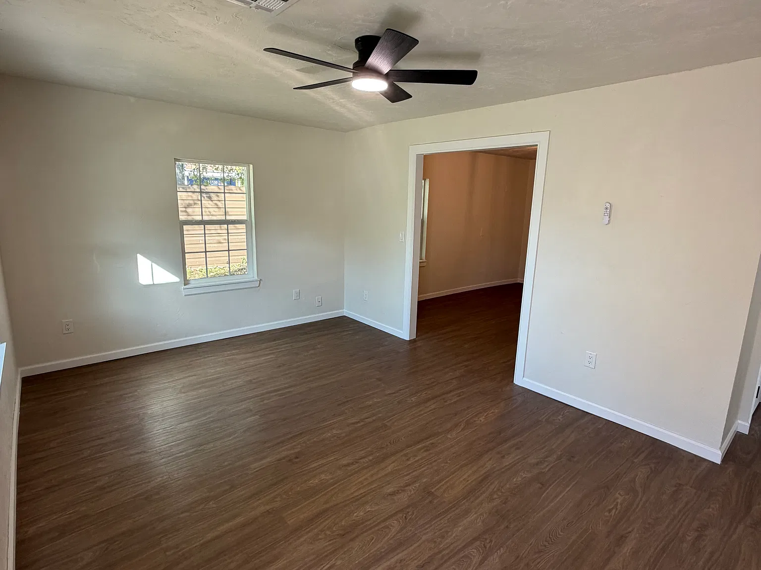 2 bed, 917 sqft, $1,200 — Photo 3