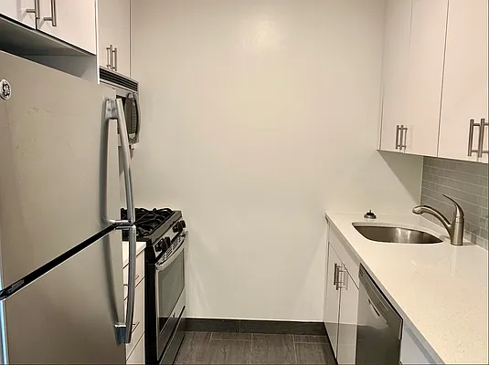 Rented by The Dermot Realty Management Company | media 6