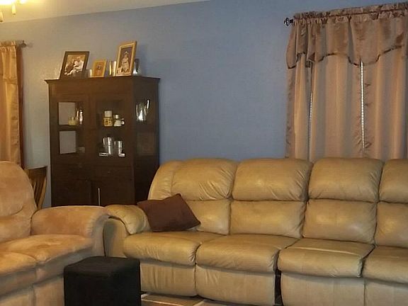 OPEN CONCEPT IN THIS LIVING/DINING AREA