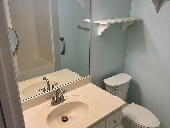 3rd image of 210 Cedar Grove Cir