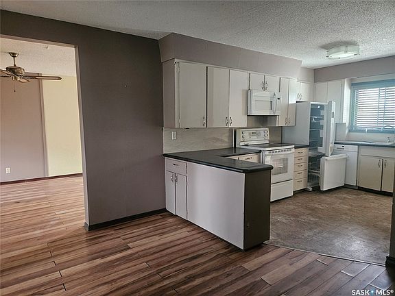 5th image of 428 1st Avenue NW