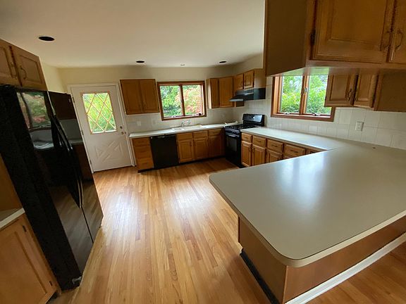 3rd image of 99 Park Ave #1