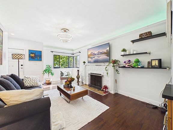 3rd image of 4605 Rupert St