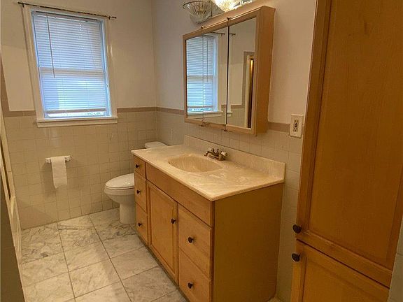 3rd image of 34 Maplewood Dr