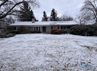 536 Clover Ln, Perrysburg, OH 43551