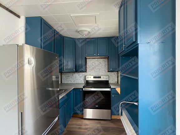 2nd image of 702 S Gillette Ave