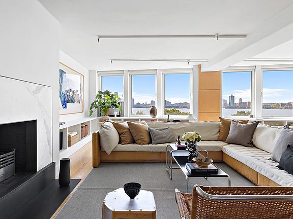 3rd image of 166 Bank St APT 5D