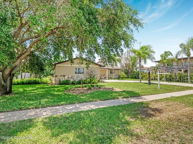 317 Surf Dr — Photo 3
