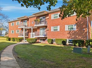 126 W Washington St APT 323, Round Lake, IL 60073