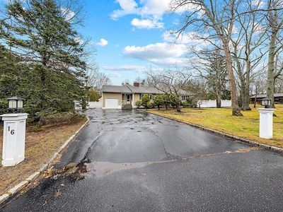 16 SQUIRES Avenue, East Quogue, NY, 11942