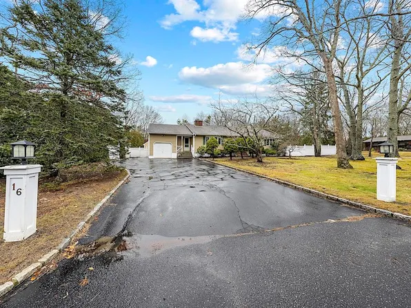 16 SQUIRES Avenue, East Quogue, NY 11942