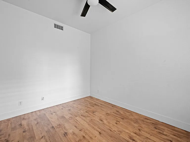 3261 S Westmont Ln #4 — Photo 22