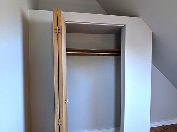 5th image of 3059 N Leavitt St APT 3R