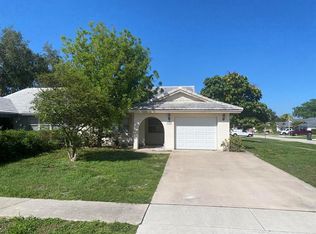 925 Country Wood Ct, Wellington, FL 33414