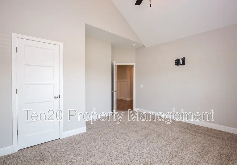 9827 Yellow Pine Rd — Photo 4