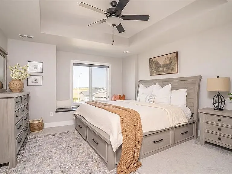 3217 Lakeview Dr SE — Photo 4