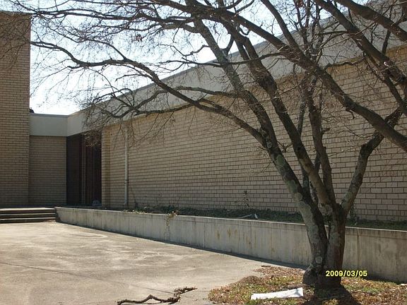 6,300 sf potential office/studio