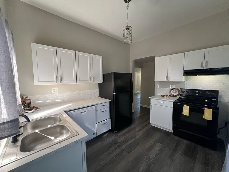 818 Salem St — Photo 11