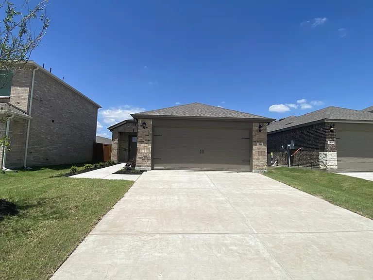 1818 Potomac Ln — Photo 1