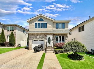 19 Lynbrook Ct, Staten Island, NY 10309