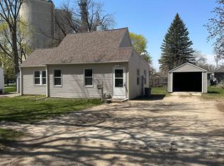 1105 Des Moines St, Emmetsburg, IA 50536