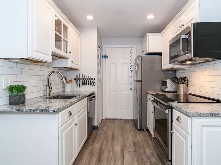 36 Walden Dr #19 — Photo 1